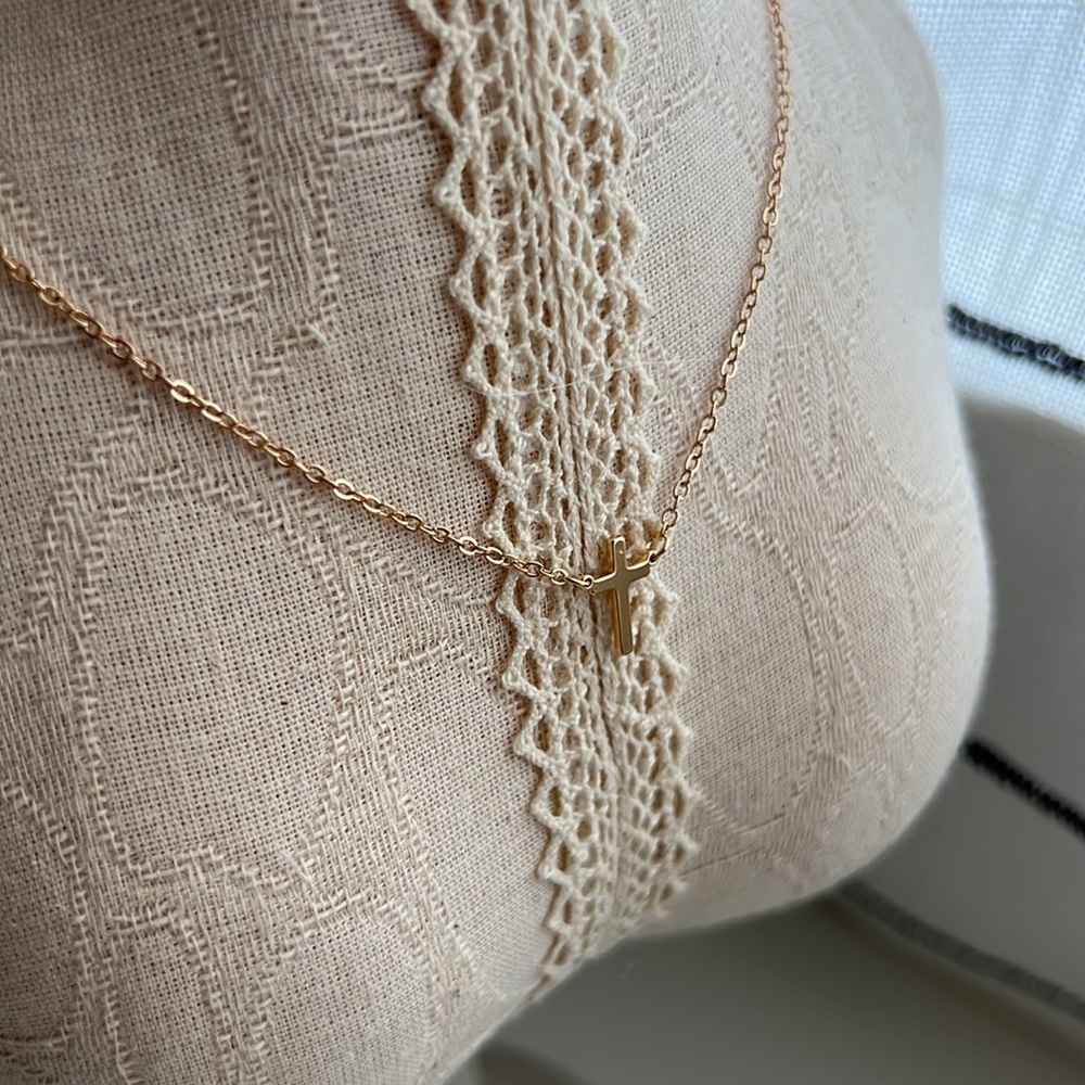 14K Gold plated cross necklace - Picture 3 of 6